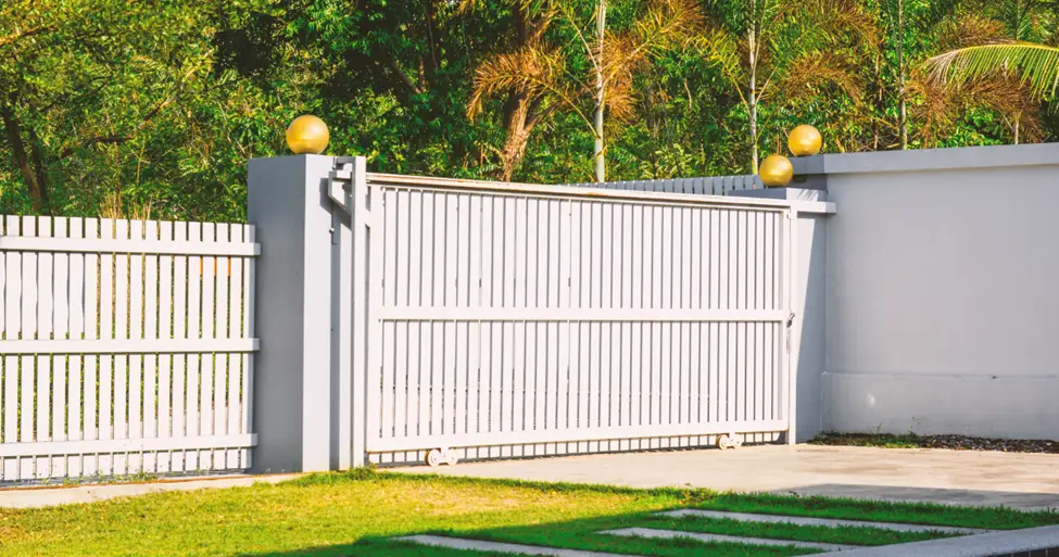 self closing gate requirements