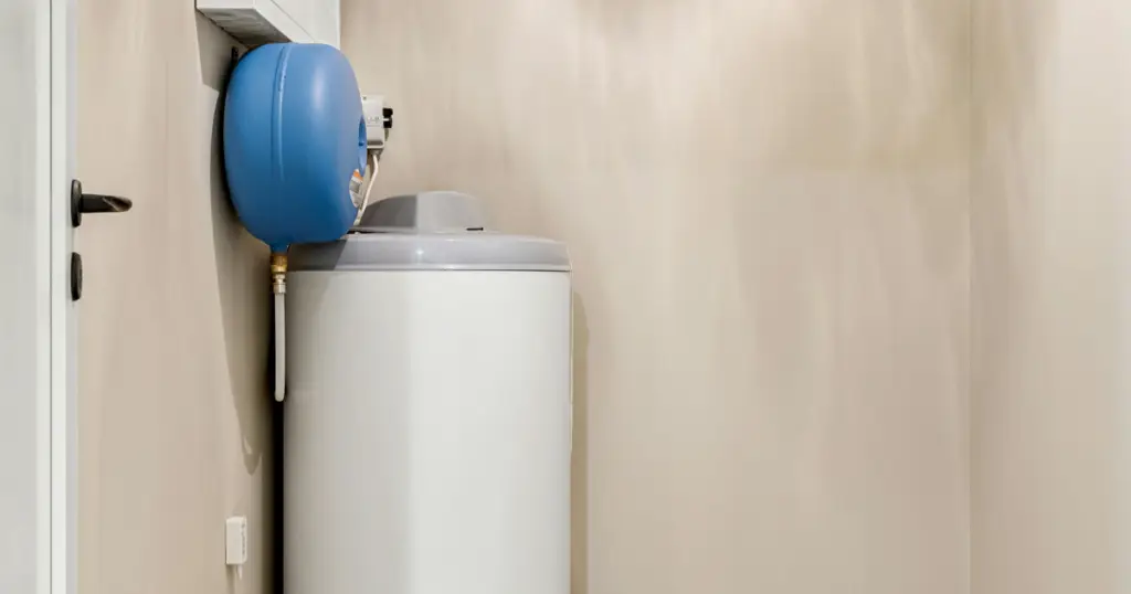 Are plumbing threads reversed