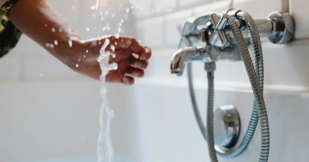 Are plumbing threads reversed